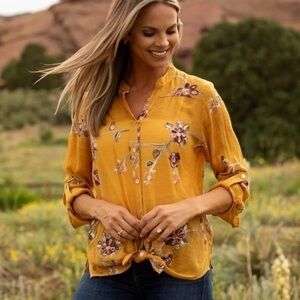 Fig and Flower Embroidered Floral Button Down Yellow Size Medium